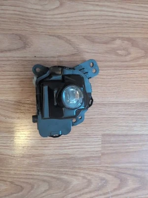 ✅ OEM 2016-2017 Mazda CX3 CX9 Right Passenger's Side Fog Light - Image 1 of 4