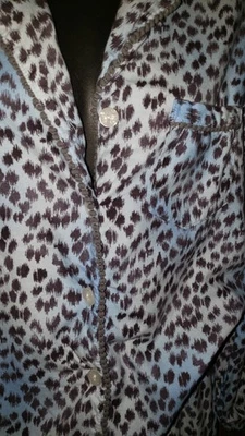Pijama de franela de algodón leopardo Victoria's Secret en muy buen estado S/P muy buen estado Foto 1 de 4