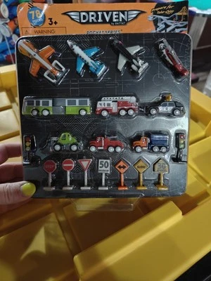 WN11- DRIVEN by Battat Pocket Series Airport Fleet Playset (78 pieces) - Image 1 of 2