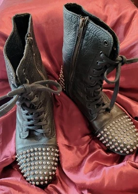 Botas Steve Madden cravejadas pretas Tarnney - Tamanho 8.5 - Imagem 1 de 4