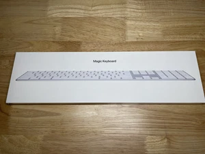 Apple Magic (MQ052LL/A) Wireless Keyboard with Numeric Pad - Silver - Picture 1 of 2