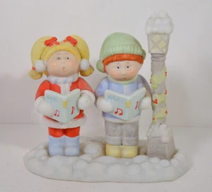 Figura de colección 1984 parche de col de cerámica niños villancicos de Navidad Xavier Roberts - Imagen 1 de 5