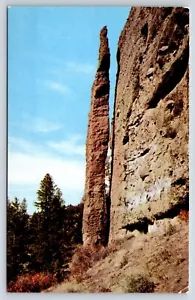 Postcard Chimney Rock, Yellowstone National Park, Unposted Vintage - Picture 1 of 2