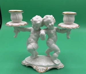 Candelabro doble querubín de porcelana Hutschenretuther vintage con detalles dorados - Imagen 1 de 12