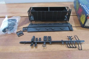 HO Scale Roundhouse 2Bay Covered Hopper UNDECORATED RH4946 - Picture 1 of 4