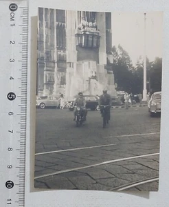 52330 0165 Foto d'epoca - Stazione centrale / Poliziotto in bici Milano anni 60 - Picture 1 of 4