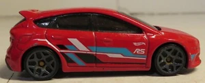 2016 HOT WHEELS FORD FOCUS RS RED 1:64 DIECAST 2 5/8" CAR W WHITE & BLUE STRIPES - Bild 1 von 17