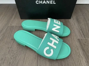 ZAPATOS PLANOS CHANEL CHA NEL CON LOGOTIPO VERDE CUERO DESLIZANTES MULAS 37.5 - Imagen 1 de 16