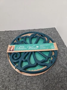 Pionierin Frau türkis Schmetterling Untersetzer Emaille Gusseisen zeitlose Schönheit 8 Zoll neu aus altem Lagerbestand - Bild 1 von 2