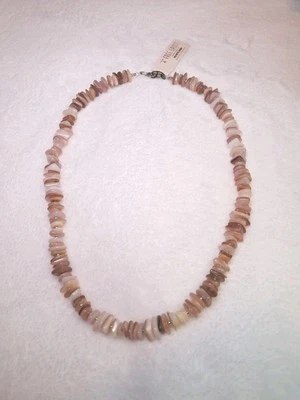 Nuevo con etiquetas Collar de cuentas de semilla de plata con astillas pulidas espíritu libre de aves de peyote 19,5" Foto 1 de 4