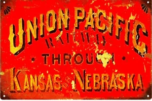 Insegna Latta Union Pacific Railway Pubblicità Vintage Tutto Metallo fino a 12 x 18" - Foto 1 di 1