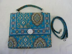 Cartera medallón turquesa/marrón Vera Bradley ~ Logotipo Julia o Xbody Usada en excelente condición - Imagen 1 de 12