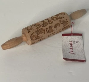 Folkroll spilla a rullo incisa in legno gattino 9"" nuova - Foto 1 di 6