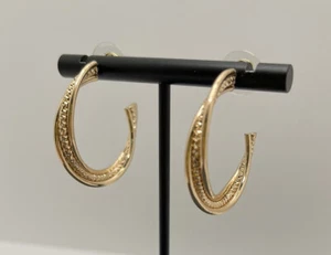 Rotgoldfarbene gedrehte Halbcreolen Ohrstecker Modeschmuck unbeschriftet - Bild 1 von 2