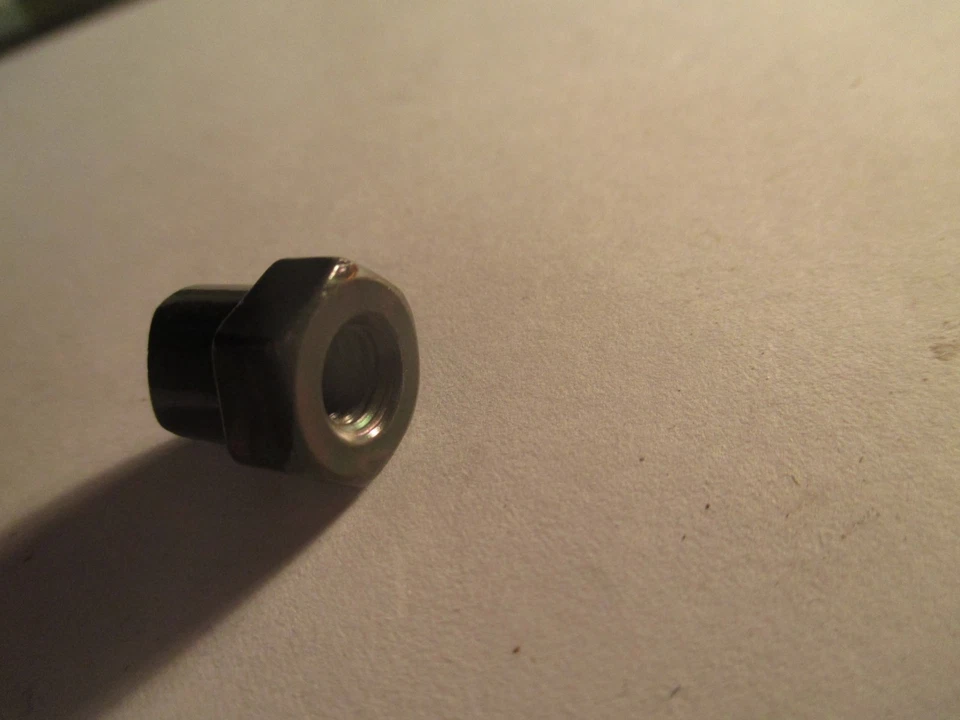 YAMAHA XT225 XT250 XT350 XT600 PW50 PW80 TUERCA DE AJUSTE DE VARILLA DE FRENO TRASERA 90179-06411 Foto 1 de 1