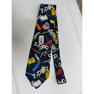 Zippo The World Famous Silk Neck Tie Navy Blue Lighters Knives Flag Print - Bild 1 von 8