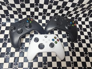Xbox Wireless Controller für Ersatzteile oder Reparatur 1x 1708 & 2x 1914 - Bild 1 von 2