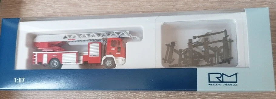 Rietze 68562 - 1/87 Magirus DLK Tüzoltasag Sopron (HU) - Nuovo - Immagine 1 di 1