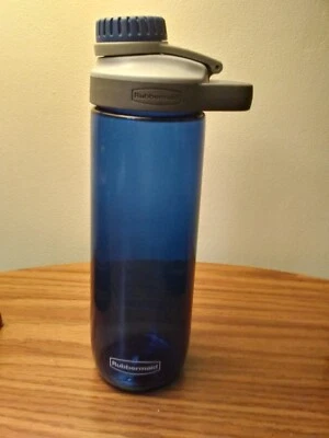 Botella de agua acrílica Rubbermaid 24 oz. Foto 1 de 4