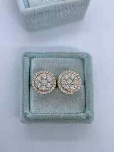 Aretes redondos con racimo de diamantes cultivados en laboratorio VS/GH de 2 quilates de oro rosa macizo de 14 quilates - Imagen 1 de 8