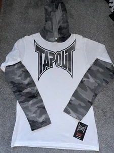 Neu mit Etikett TapOut weiß geschichtet langärmeliges T-Shirt mit Kapuze Jungen XL 18-20 UFC tarnfarben - Bild 1 von 11