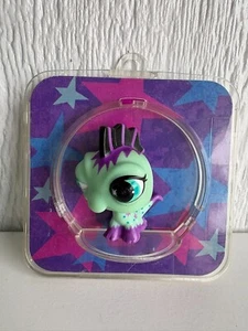 Littlest Pet Shop Punkiest Green Purple Iguana in Bubble removable - Picture 1 of 5