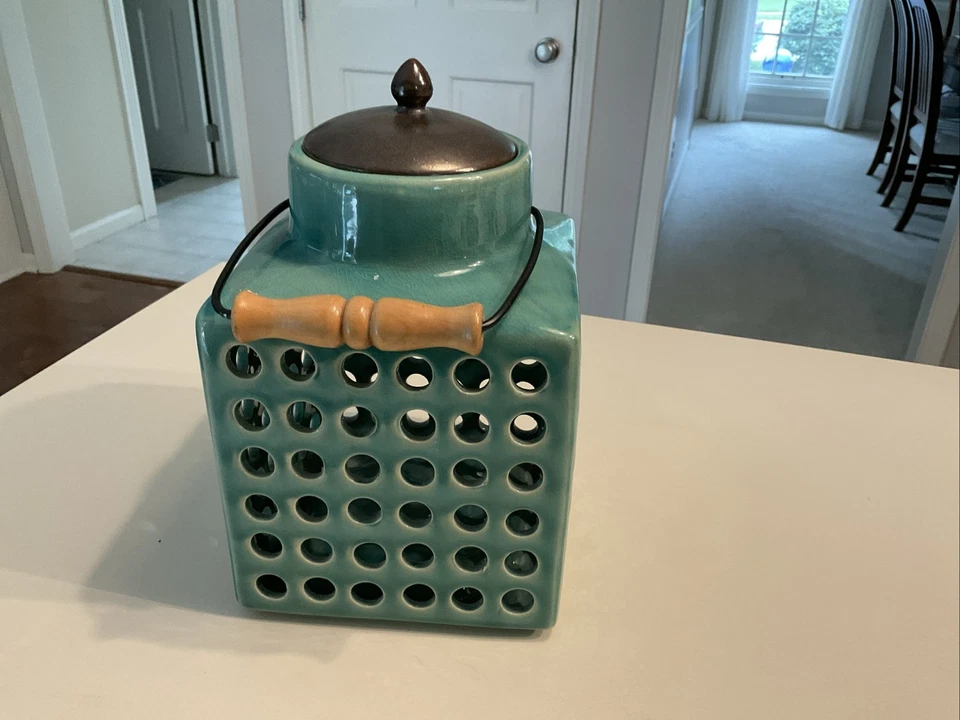 Linterna de mesa turquesa con tapa y asa  Foto 1 de 4