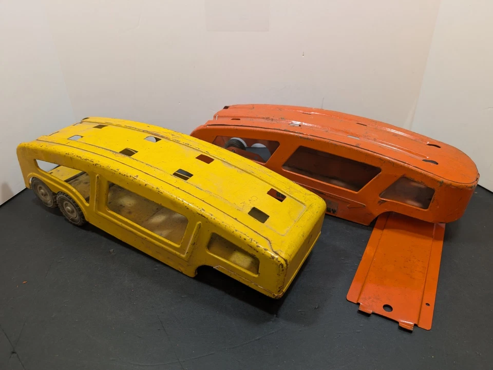 2x Lot Vintage Pressed Steel Structo Auto Haulaway Yellow Orange Car Carriers - Image 1 of 4