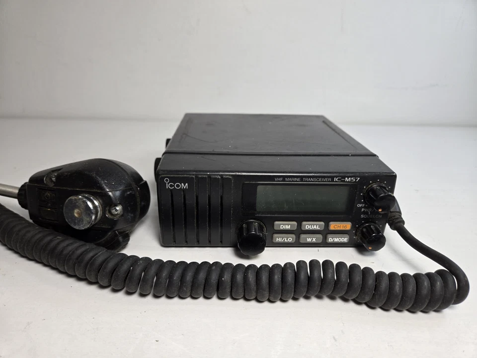 ICOM ic-M57 VHF Marine Transeiver  - Immagine 1 di 4
