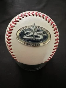 2002 MTS Seattle Mariners 25TH Anniversary Ball 1977-2002 Pin In Display Holder - Picture 1 of 3