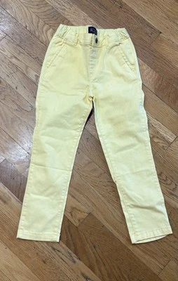 Pantalones de vestir chinos amarillos The Children’s Place niños talla 5 Foto 1 de 3