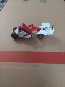 1:50 Tractor Scraper Ertl - Picture 1 of 6