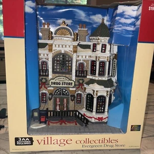 2003 Lemax Vlg Collection "Evergreen Drug Store" Artikel #35820W ~ getestet & funktioniert! - Bild 1 von 16
