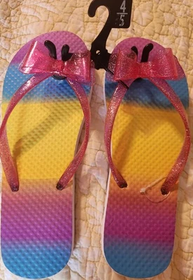 Chanclas nuevas, sin usar sin marca para niñas jóvenes talla 4/5 detalle de lazo arco iris Foto 1 de 4