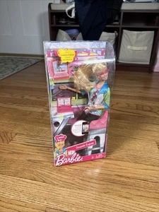 NEW 2010 Mattel Barbie ‘I Can Be a Computer Engineer’ T7173 SEALED *Rare* - Picture 1 of 6