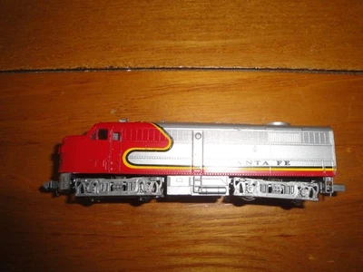 Locomotora diésel escala N Mehano FA Santa Fe capó de guerra funciona Foto 1 de 4