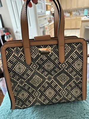 Bolso de Mano Kate Landry Tan Ribete Cuerpo de Paja Doble Asa Correa de Hombro Desmontable Foto 1 de 4