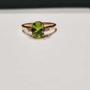 14k Yellow Gold Natural Green Peridot and Diamonds Solitaire Women Wedding Ring - Picture 1 of 7