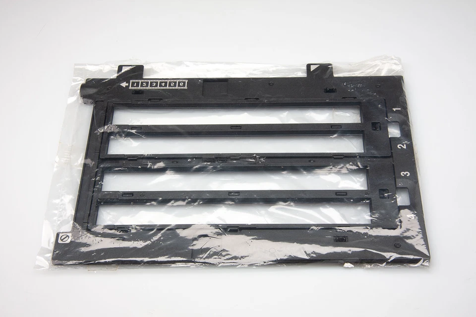 Epson supporto pellicola piccolo formato per scanner Perfection V700/V800/V750/V850 IVA - Immagine 1 di 1