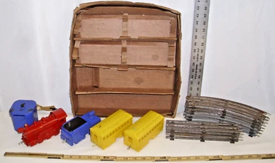 SCHILLING ELECTRIC 4 PIECE PLASTIC TRAIN SET BOXED - Image 1 of 4