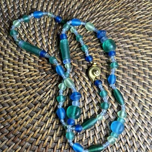 MFA Museum Fine Arts Frosted Sea Glass Shell Clasp Necklace - Picture 1 of 4