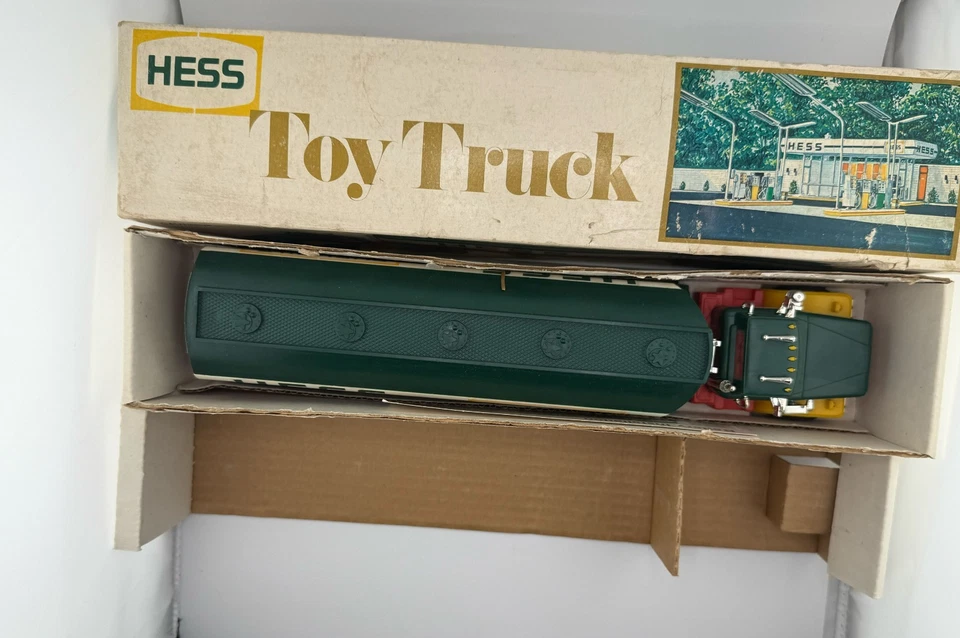 RARO! Camión cisterna de juguete Hess 1977 vintage con caja original Foto 1 de 4