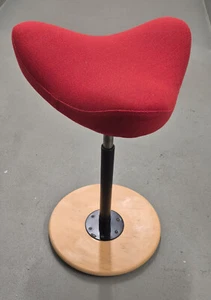 Varier Move Rot - Stehhilfe Pendelhocker Stehhocker - Bild 1 von 1