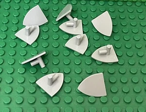 Lego 10 Light Bluish Gray Triangular Shield / City / Castle Mini Figures Weapon - Picture 1 of 2