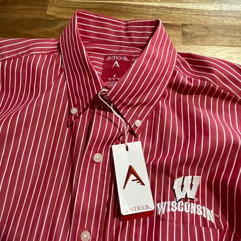 Antigua NWT Wisconsin Badgers Long Sleeve Button Down Shirt M Cover