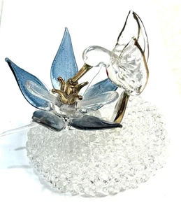 FIGURA DE COLIBRÍ Y FLOR AZUL GARGANTA ROJA VIDRIO HILADO SOPLADO VINTAGE 2 1/2" - Imagen 1 de 8