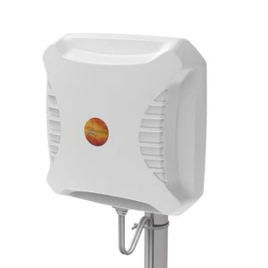 Antenne directionnelle Poynting XPOL-2-5G 5G / LTE | 11dBi, résistante aux intempéries, 5m / connecteur SMA - Photo 1/3