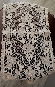 Vintage Original Embroidered Crochet Point De Venise LINEN LONG TABLE RUNNER 33" - Picture 1 of 10