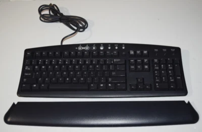 Dell RT7D10 Multimedia Keyboard English USB Wired Black 104 Key With Wrist Rest - Image 1 of 4