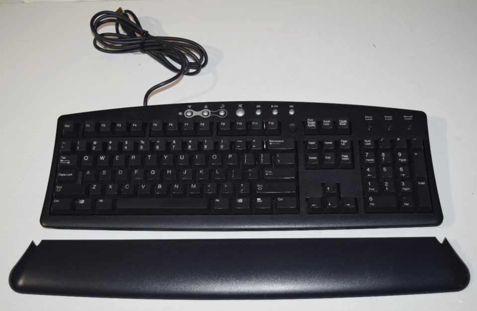 Dell RT7D10 Multimedia Keyboard English USB Wired Black 104 Key With Wrist Rest - Image 1 of 4
